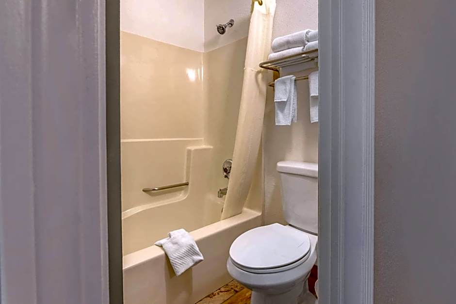 Quality Inn Mauston I-90