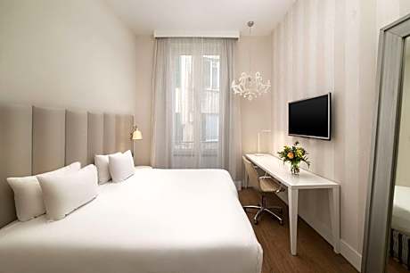 Family Connecting Room (3 Adults + 1 Child)