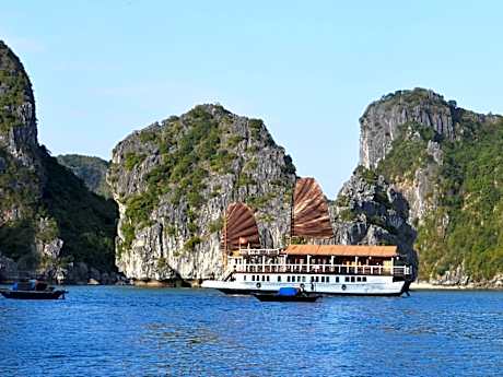Halong Annam Junk