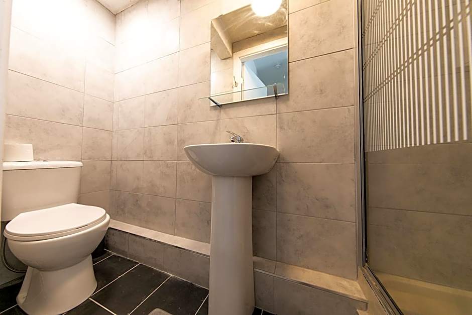 The New Apollo Hotel