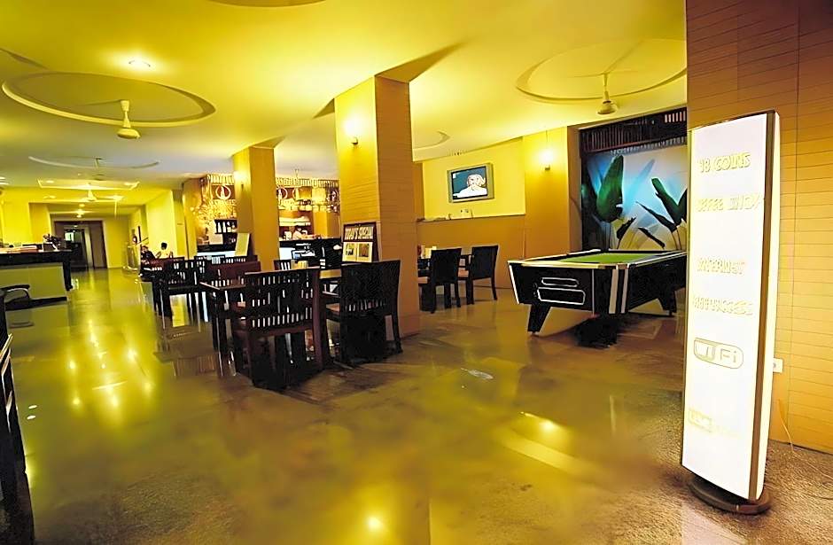 18 Coins Cafe & Hostel