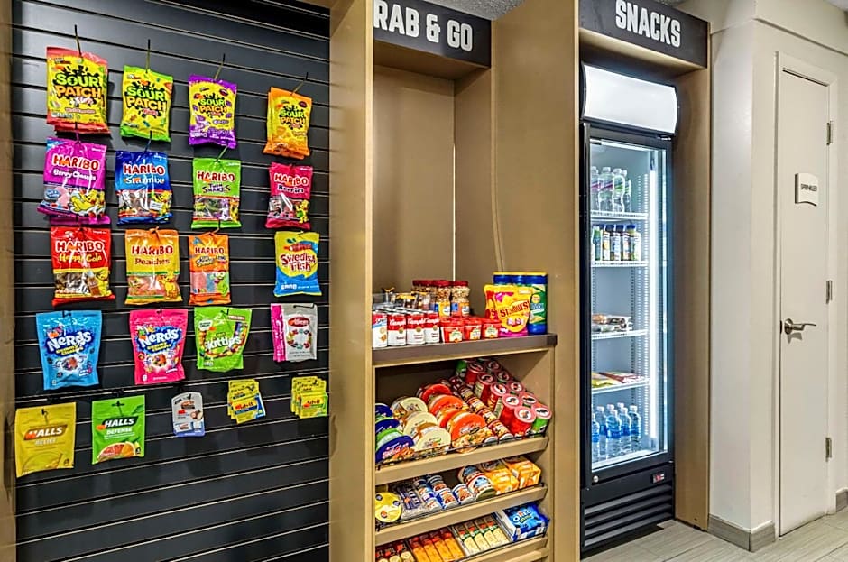 Clarion Pointe Staunton East