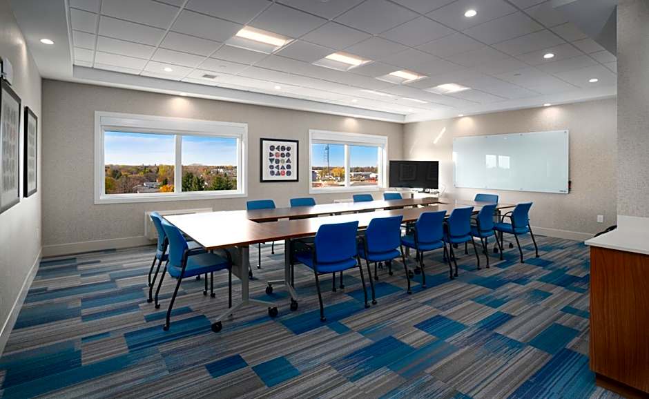 Holiday Inn Express & Suites Brandon By IHG