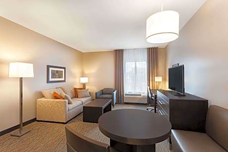 One-Bedroom Queen Suite with Two Queen Beds - Non-Smoking