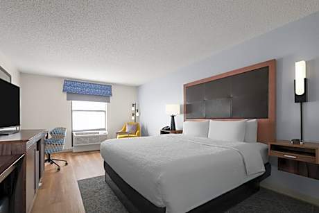King Room with King Bed - Non-Smoking