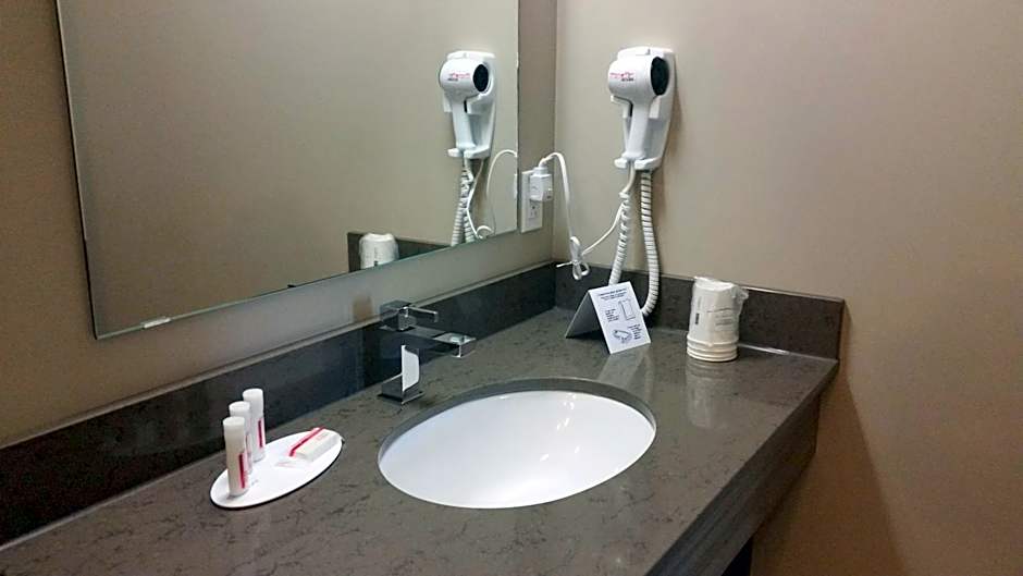 Super 8 by Wyndham Mont Laurier