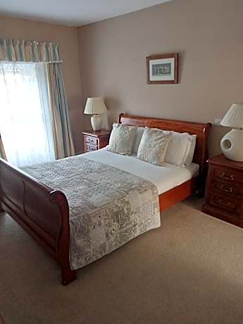 Meath Arms Country Inn