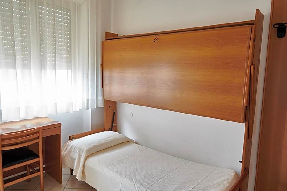 Hotel Caesar B&B Fronte Mare in Centro di Milano Marittima