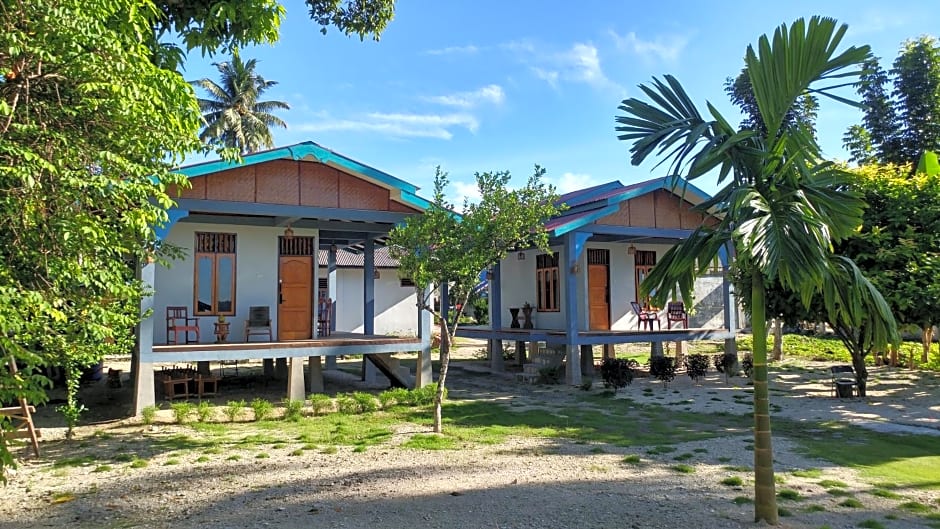 New Raya - Nias Beach Bungalows