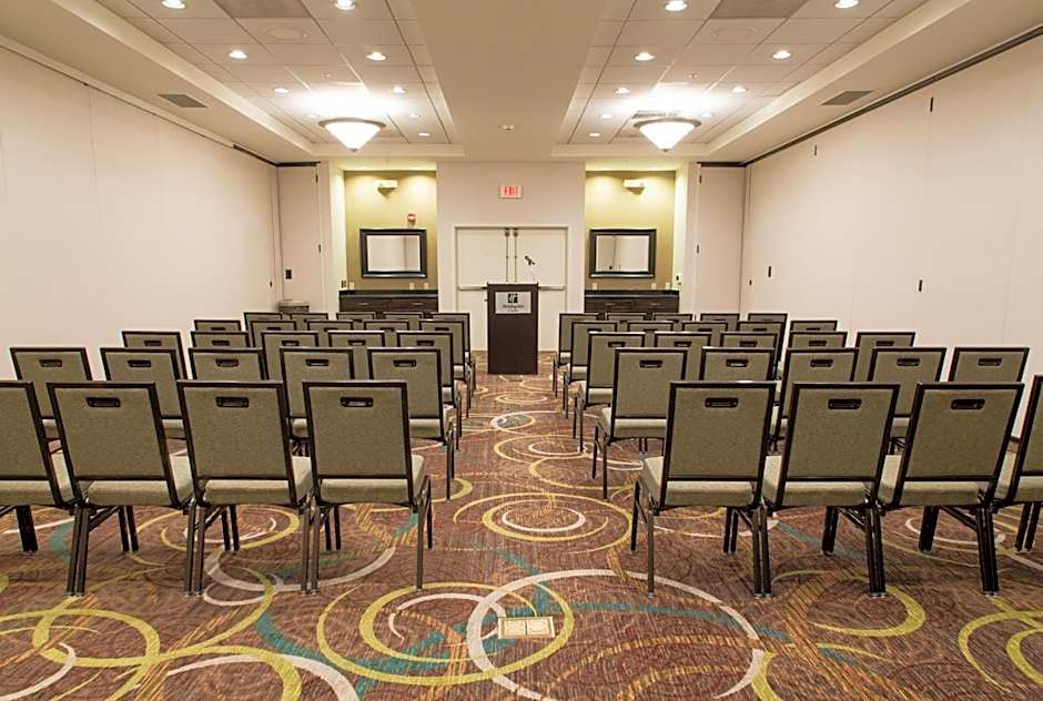 Holiday Inn Hotel & Suites Bloomington Airport By IHG