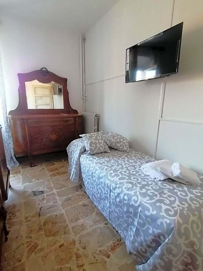 HOTEL FIORE & Fiocchi