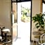 Hotel le Petit Chateau (ex hotel des amis)