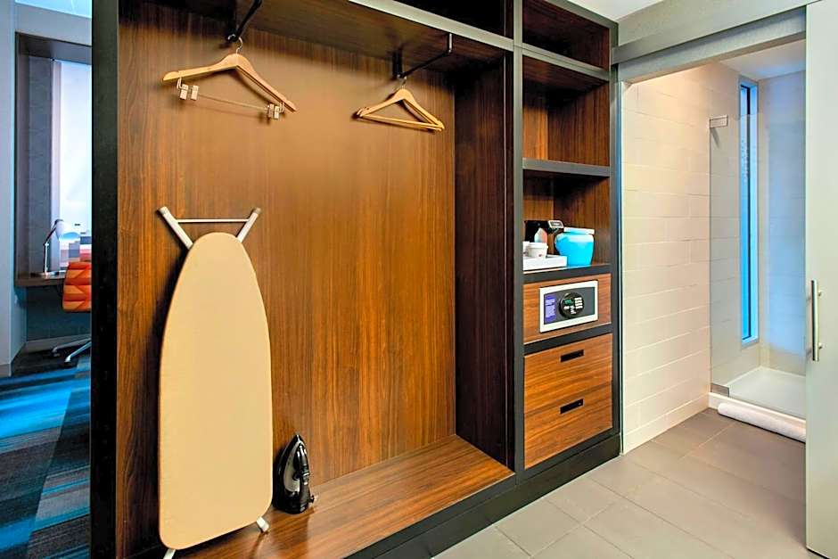 Aloft Boston Seaport District
