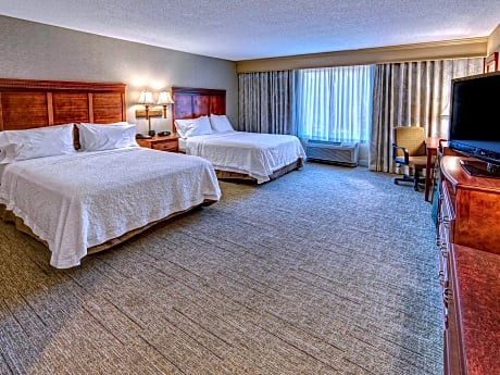 2 Queens Mobility/hearing Access Tub Nosmok Vis Firealrm/door/phn Alrt/hdtv Microwv/fridge/free Wi-f