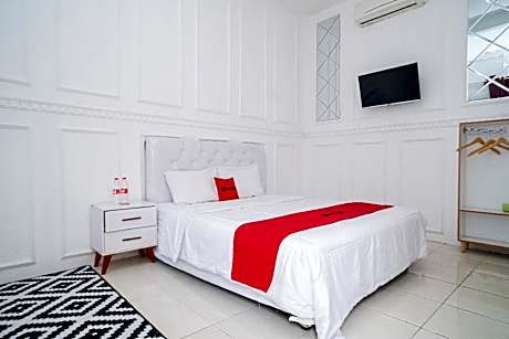 RedDoorz Syariah @ Aura Homestay