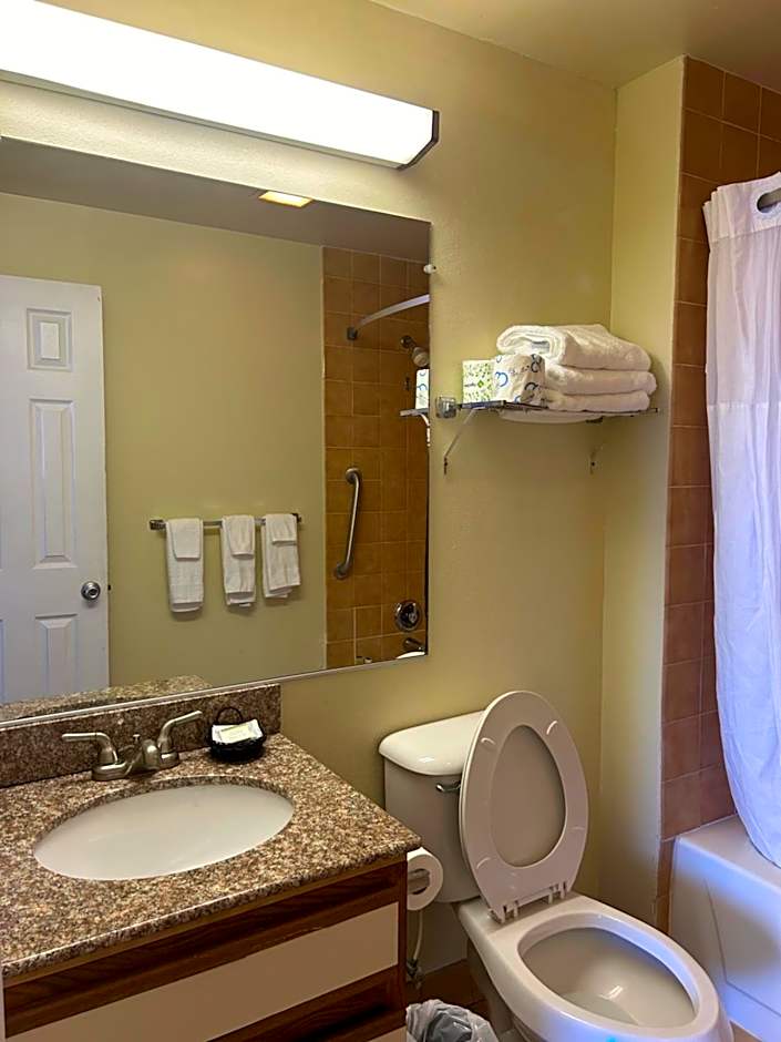 Days Inn by Wyndham Virginia Beach At The Beach