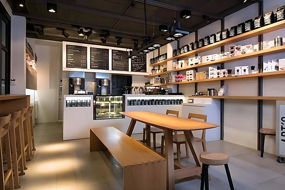 White House Asoke Sukhumvit 18