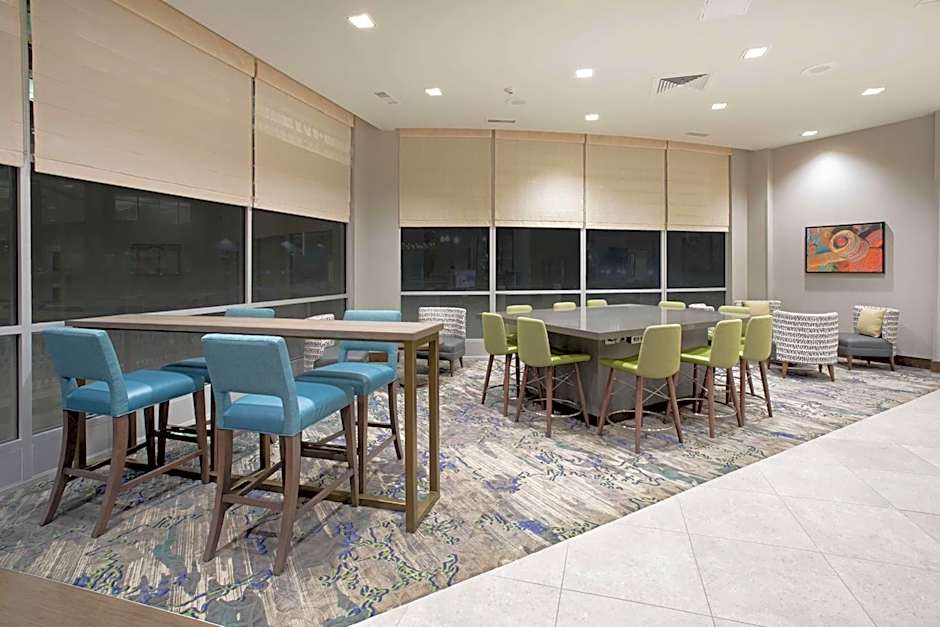 Hilton Garden Inn Omaha Aksarben Village