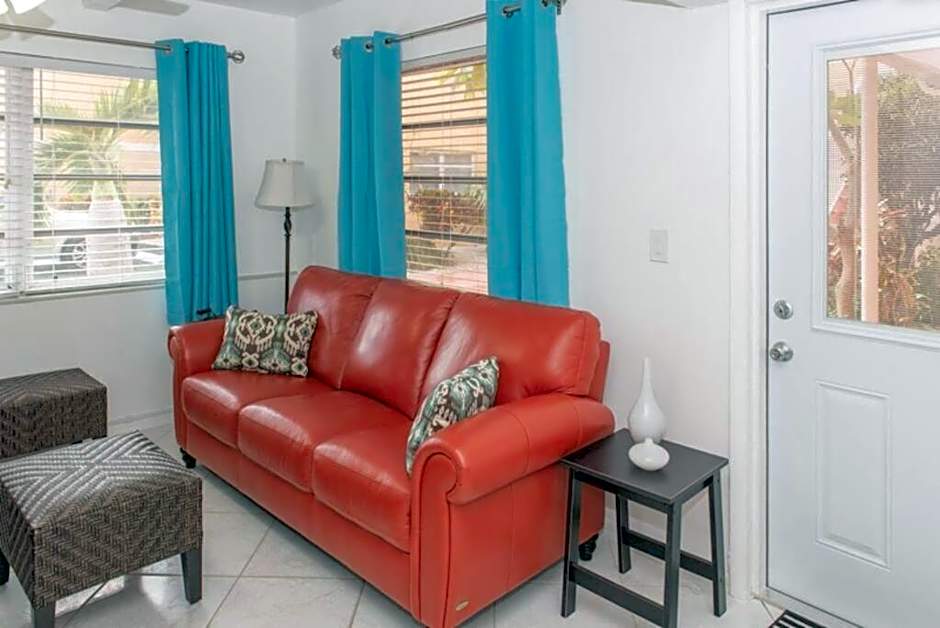 Aloha Apartments On the Intracoastal-Walk to the Beach