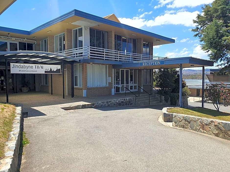 Lake Jindabyne Hotel