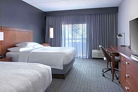 Double Room with Two Double Beds and Adapted Tub - Mobility and Hearing Accessible