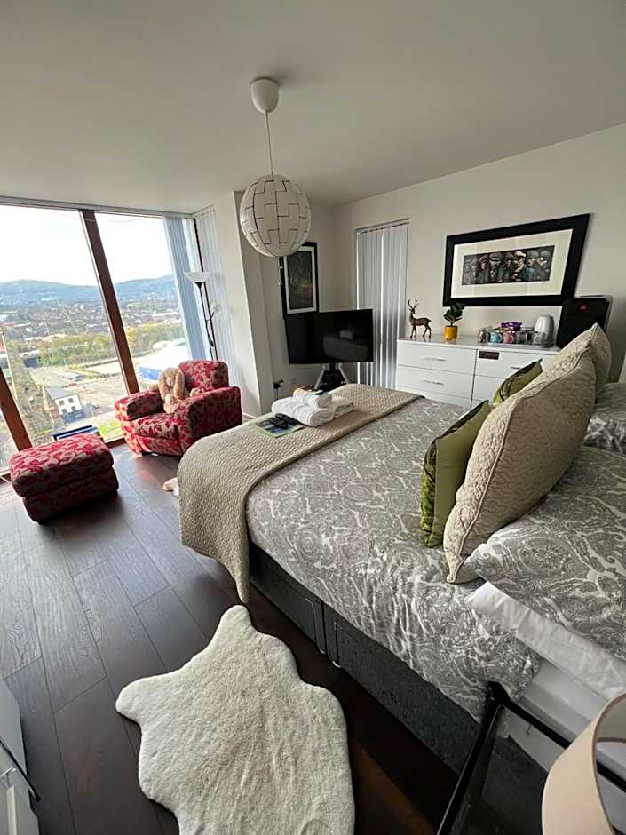 James Clow Bed & Breakfast & Apartments