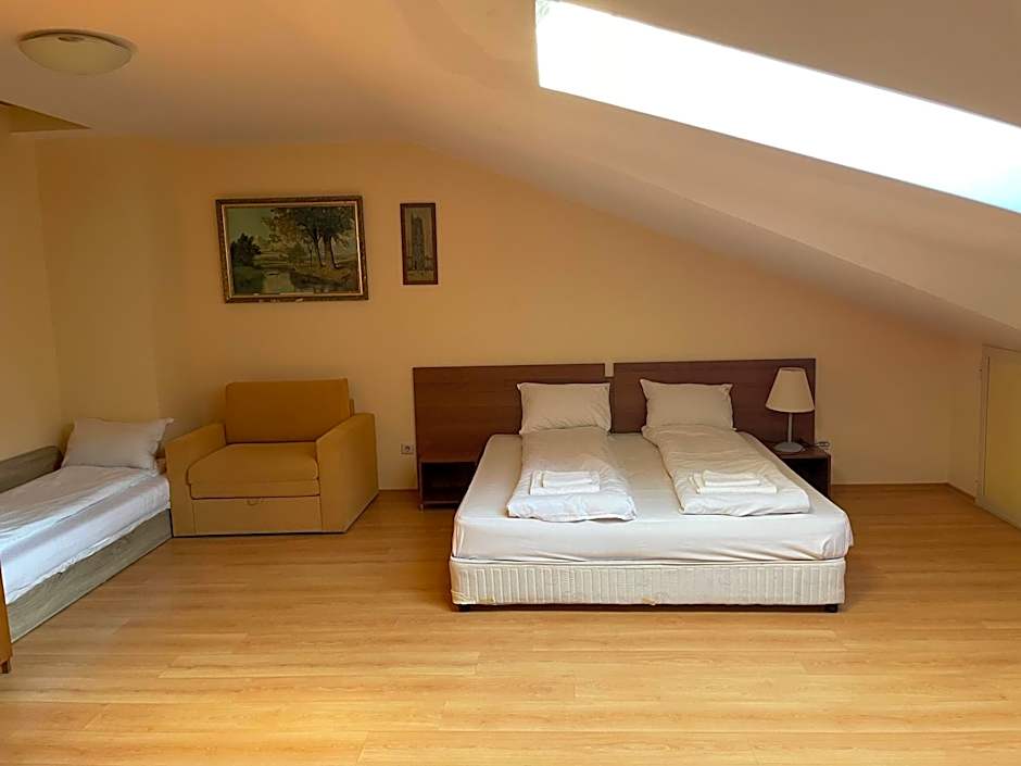 Studios-Villa Park SV