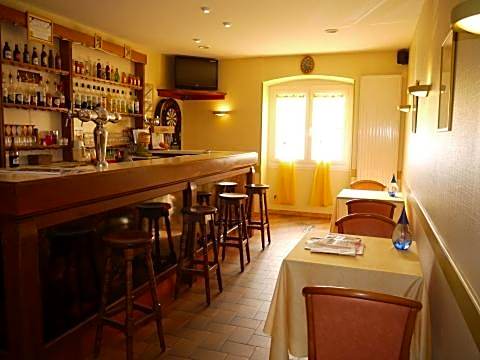Logis Hotel Des Voyageurs Restaurant La Bonne Tabl'Hay