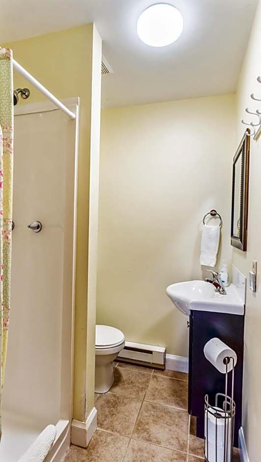 Bayview Pines Country Inn B&B