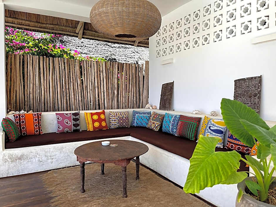 Joya' Beach Suites & Villa