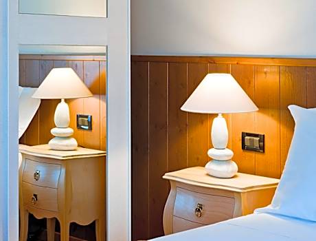 Double or Twin Room with Sea View