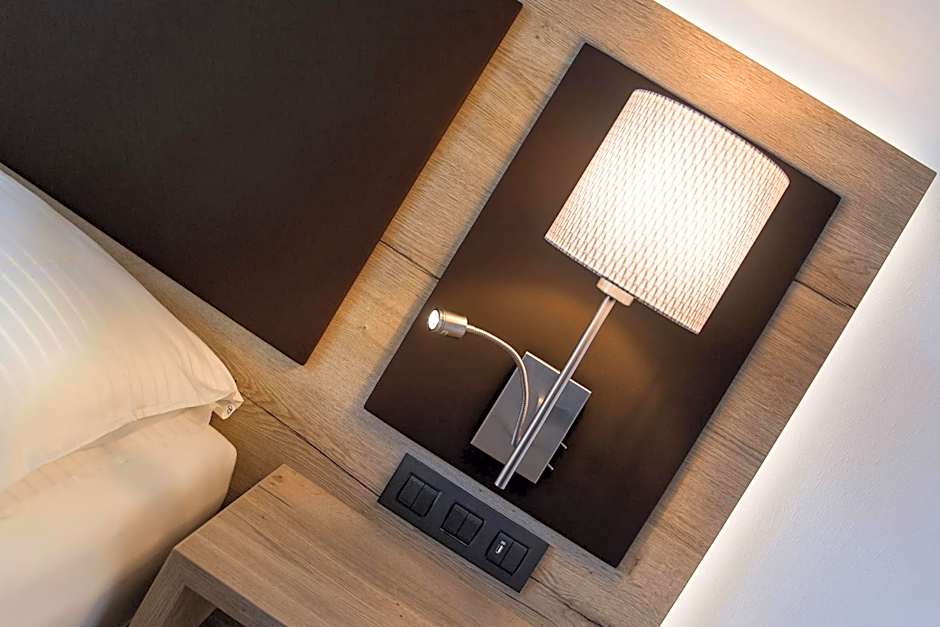 Patrix Hotel, Restaurant, Bar