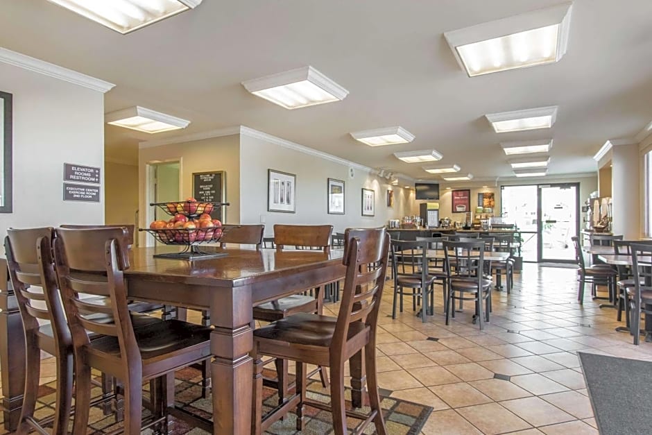 Econo Lodge Inn & Suites Joplin