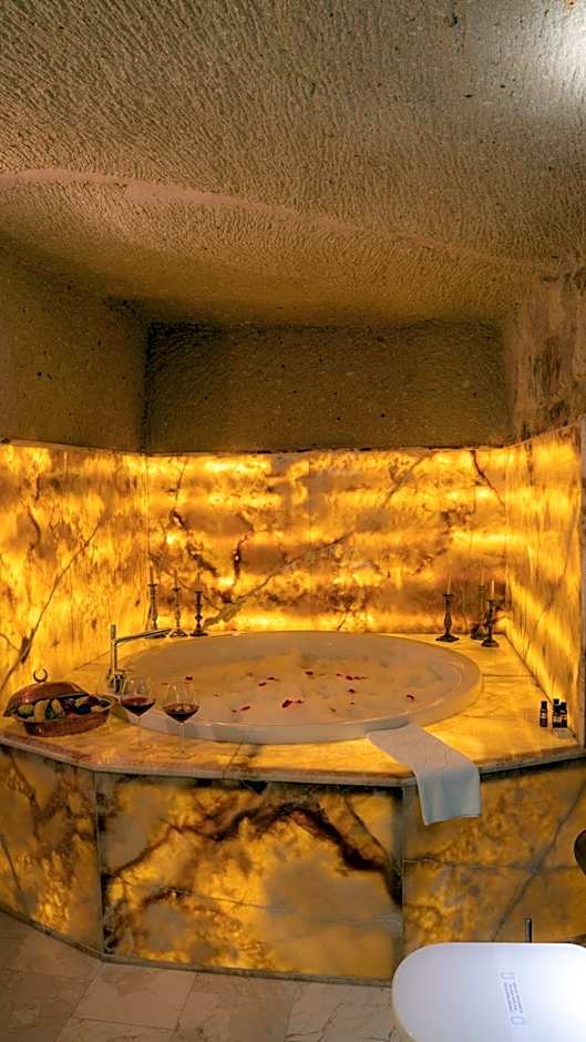 Elika Cave Suites & Spa