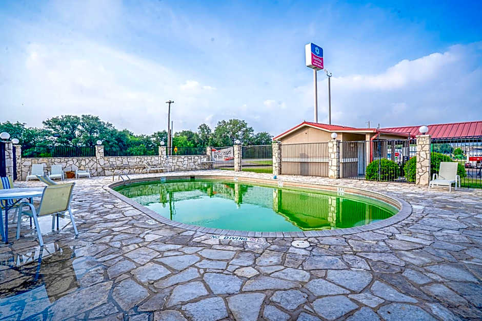 Texan Inn By OYO Beeville US-181