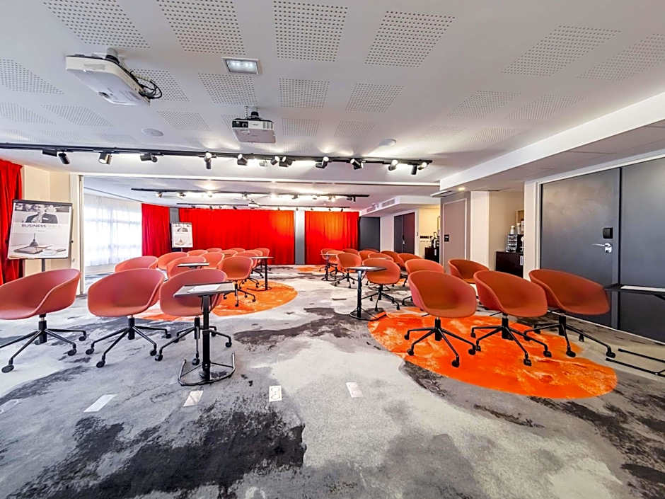 Mercure Paris Massy Gare TGV