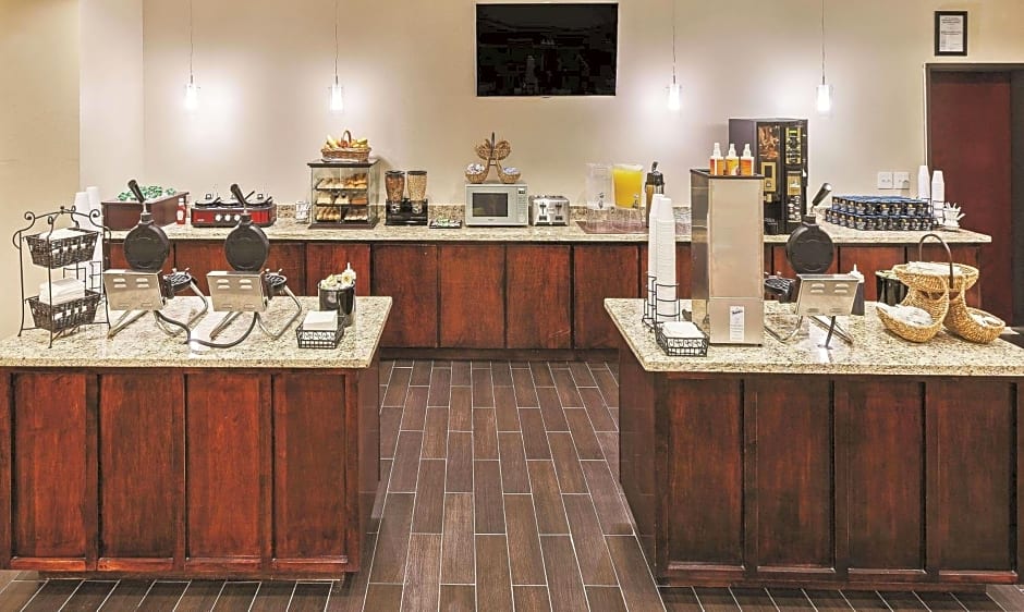 La Quinta Inn & Suites by Wyndham Houston Willowbrook