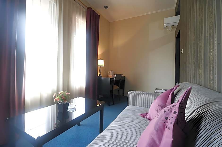 RedDoorz Plus @ Jalan Raden Intan Lampung