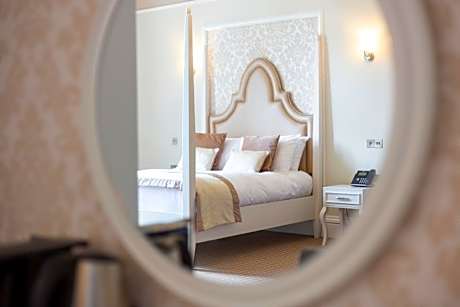 Mansion Suite