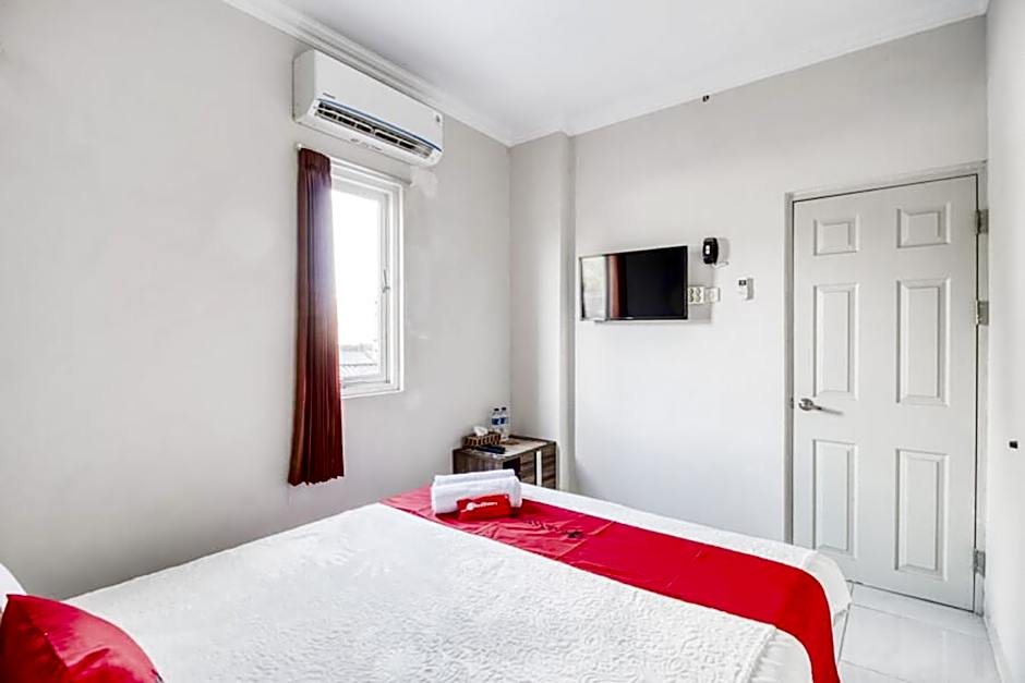 RedDoorz near Condongcatur Bus Station