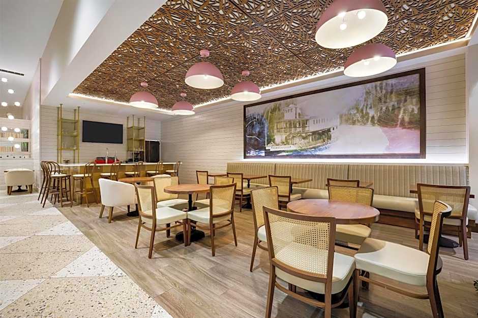 The Banyan Hotel Fort Myers, Tapestry Collection by Hilton