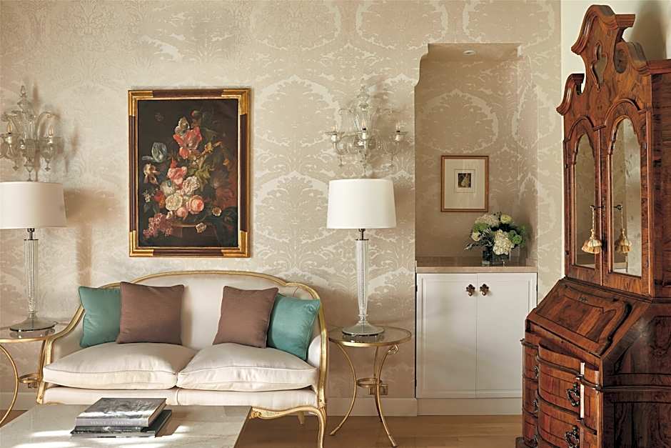 Photo 1 of 4 of Junior Superior Suite