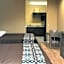 Deluxe Inn & Suites - Baytown