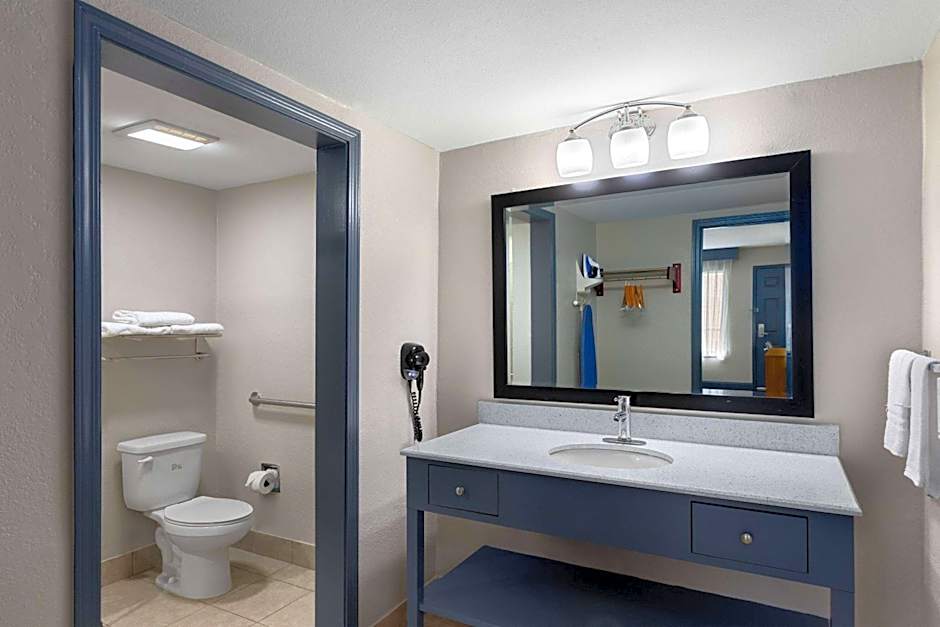 Days Inn by Wyndham Carlisle