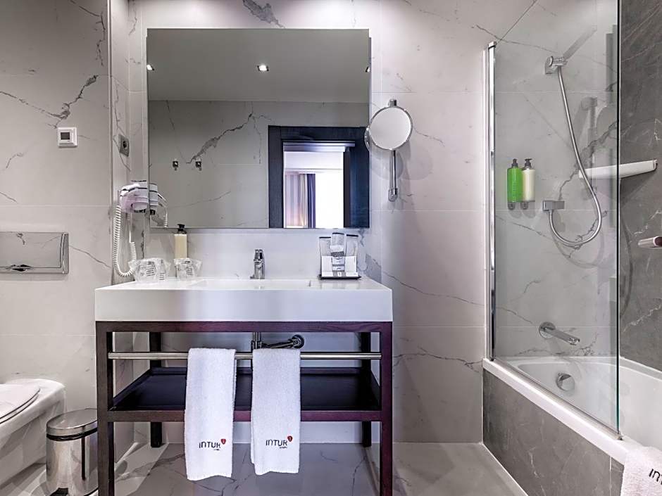 Intur Palacio San Martin