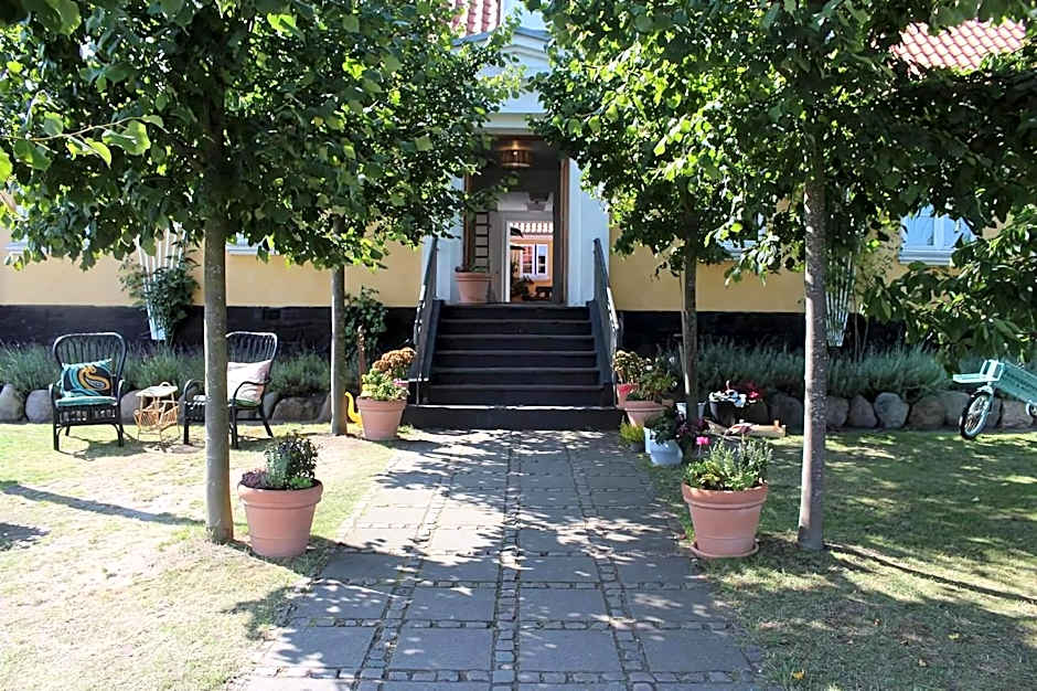 Femmasteren Hotel & Hostel