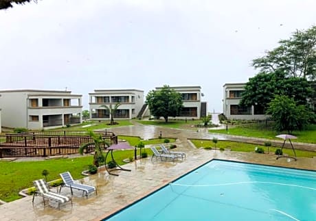 ASANTE MOUNTAIN LODGE