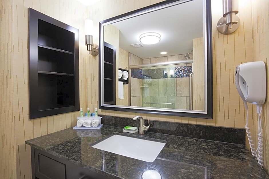 Holiday Inn Express Hotel and Suites Fort Dodge By IHG