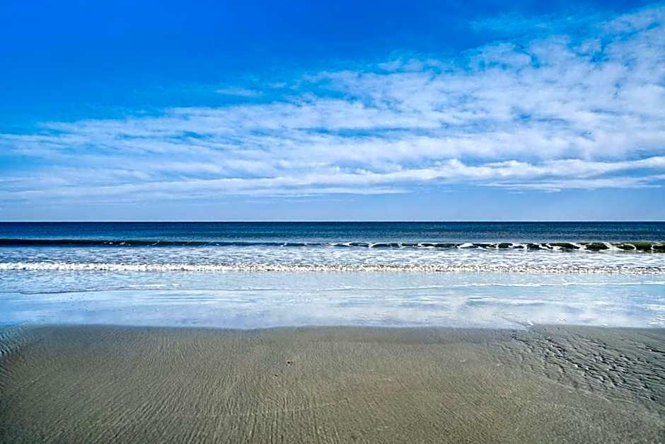 Beautiful Blue Ocean Condo