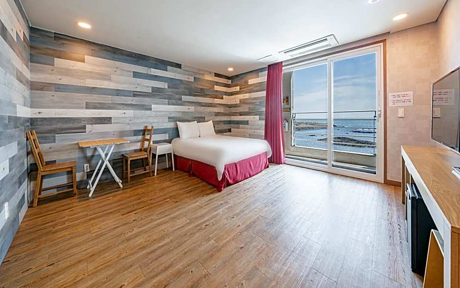 HOTEL52